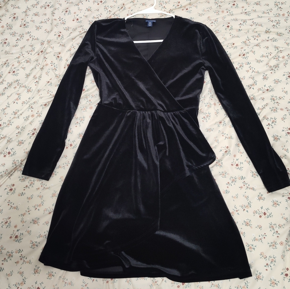 Flattering Black Velvet Dress
